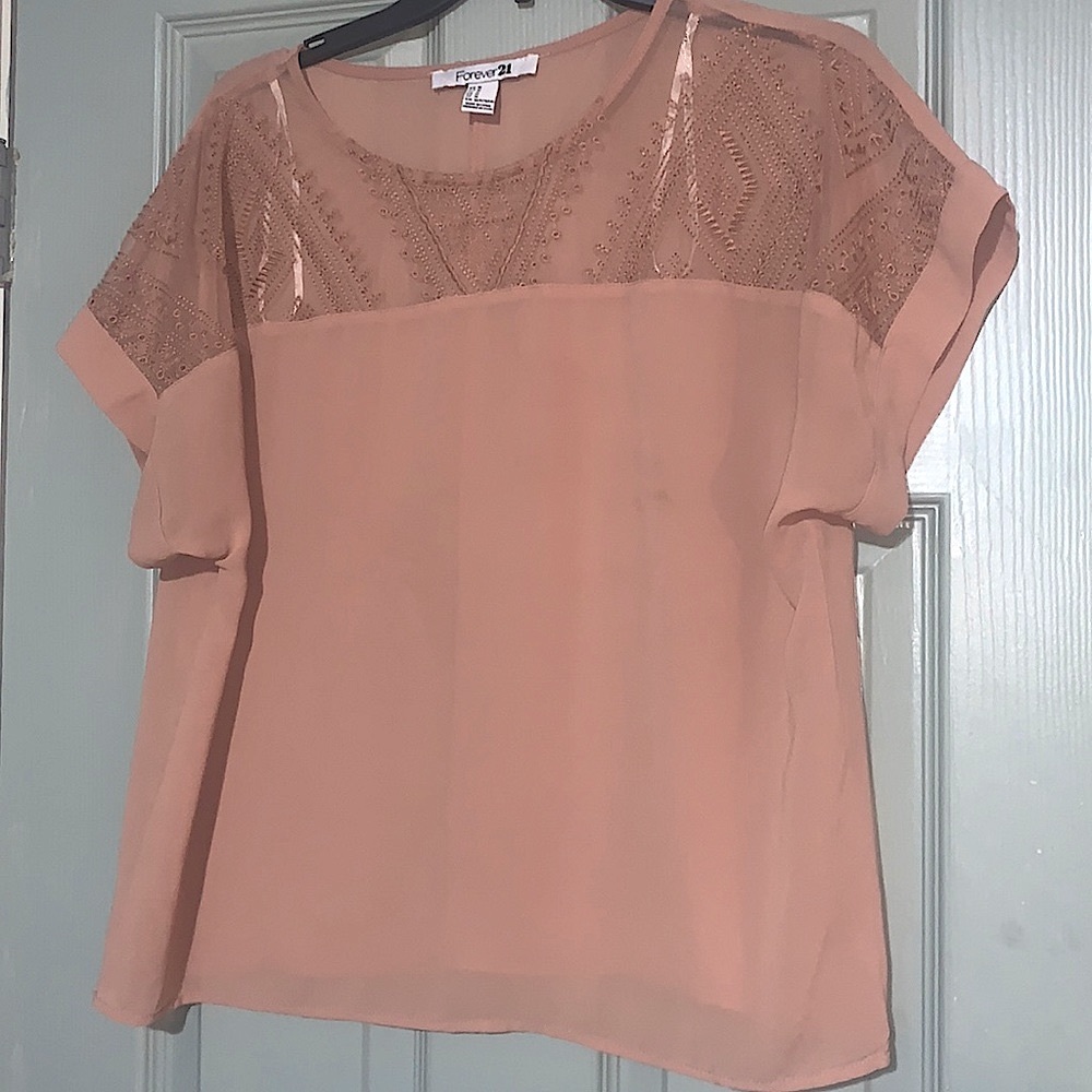 Forever 21 Top Women’s Size Medium. Embroidery Lace look at top ,Short Sleeves.